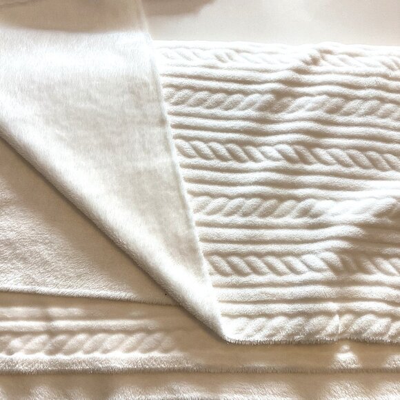 White Fleece Soft Fabric One Big Piece of Material 2 Meters Sewing Quilting - Picture 2 of 5